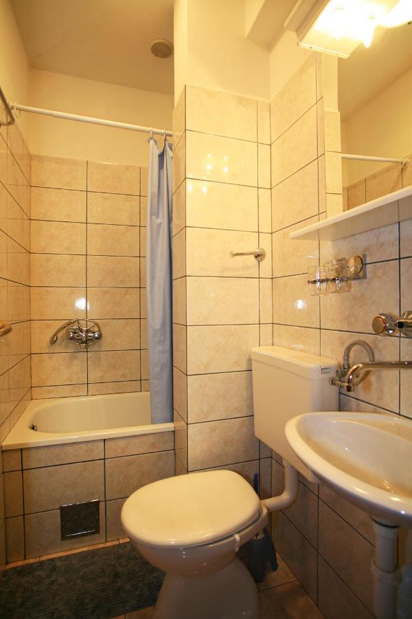 Apartment & Room Dinka, Krk Крк Экстерьер фото