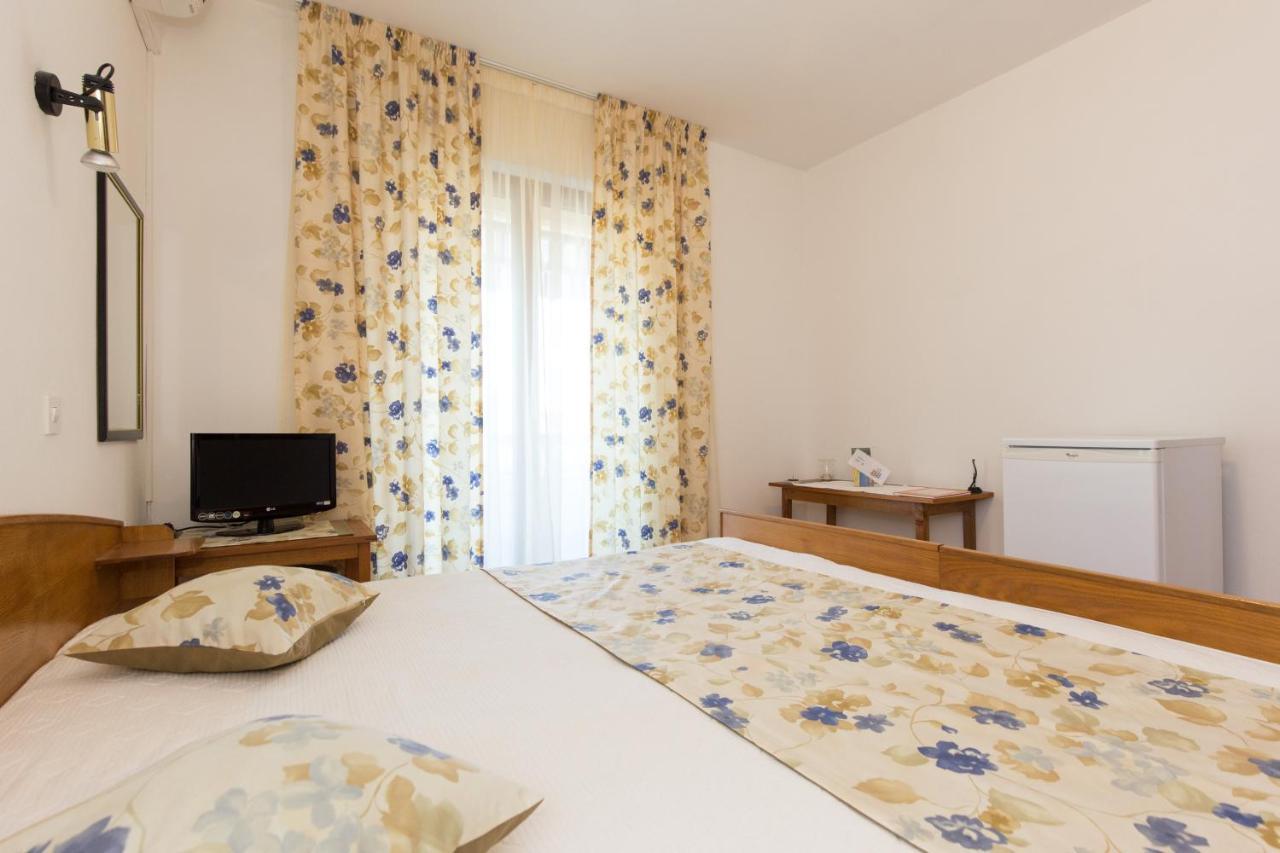 Apartment & Room Dinka, Krk Крк Экстерьер фото
