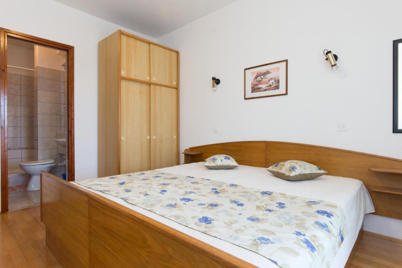 Apartment & Room Dinka, Krk Крк Экстерьер фото