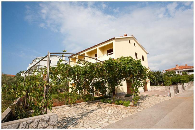 Apartment & Room Dinka, Krk Крк Экстерьер фото