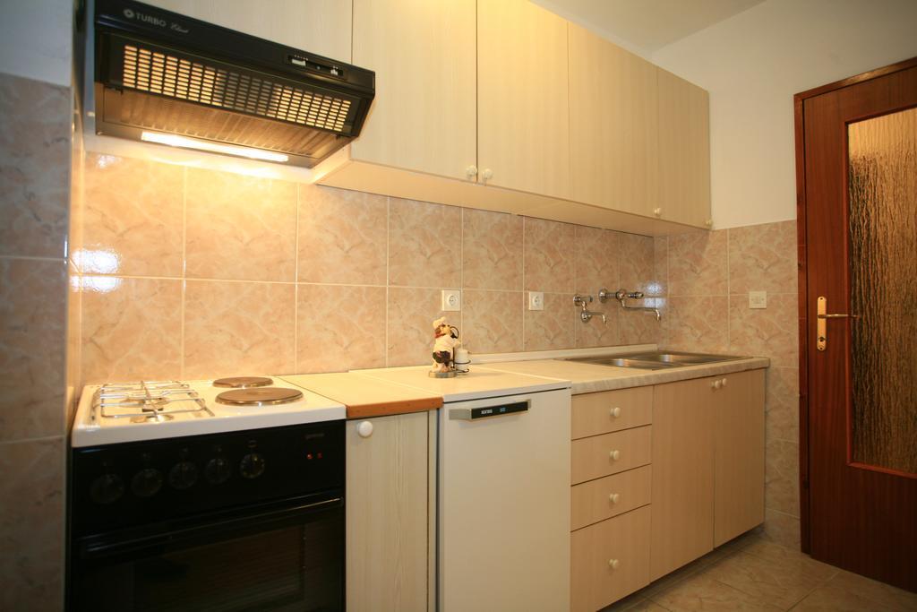 Apartment & Room Dinka, Krk Крк Экстерьер фото