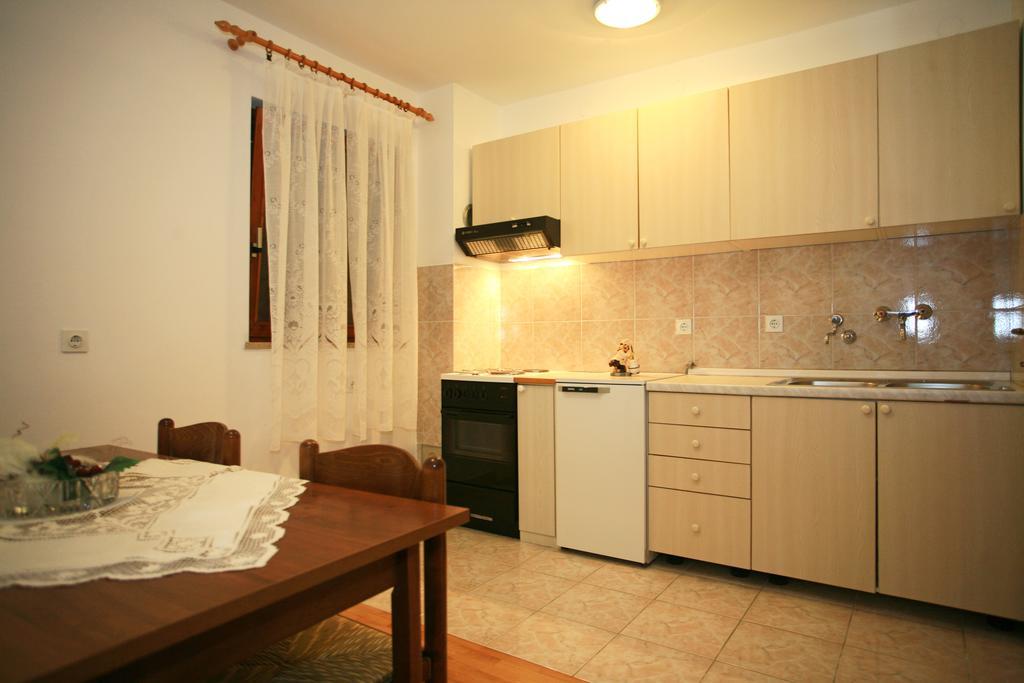 Apartment & Room Dinka, Krk Крк Экстерьер фото