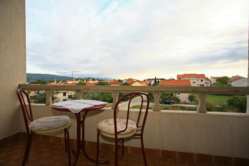 Apartment & Room Dinka, Krk Крк Экстерьер фото